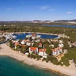 Amadria Park 4* شيبينيك