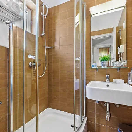 Amadria Park شيبينيك